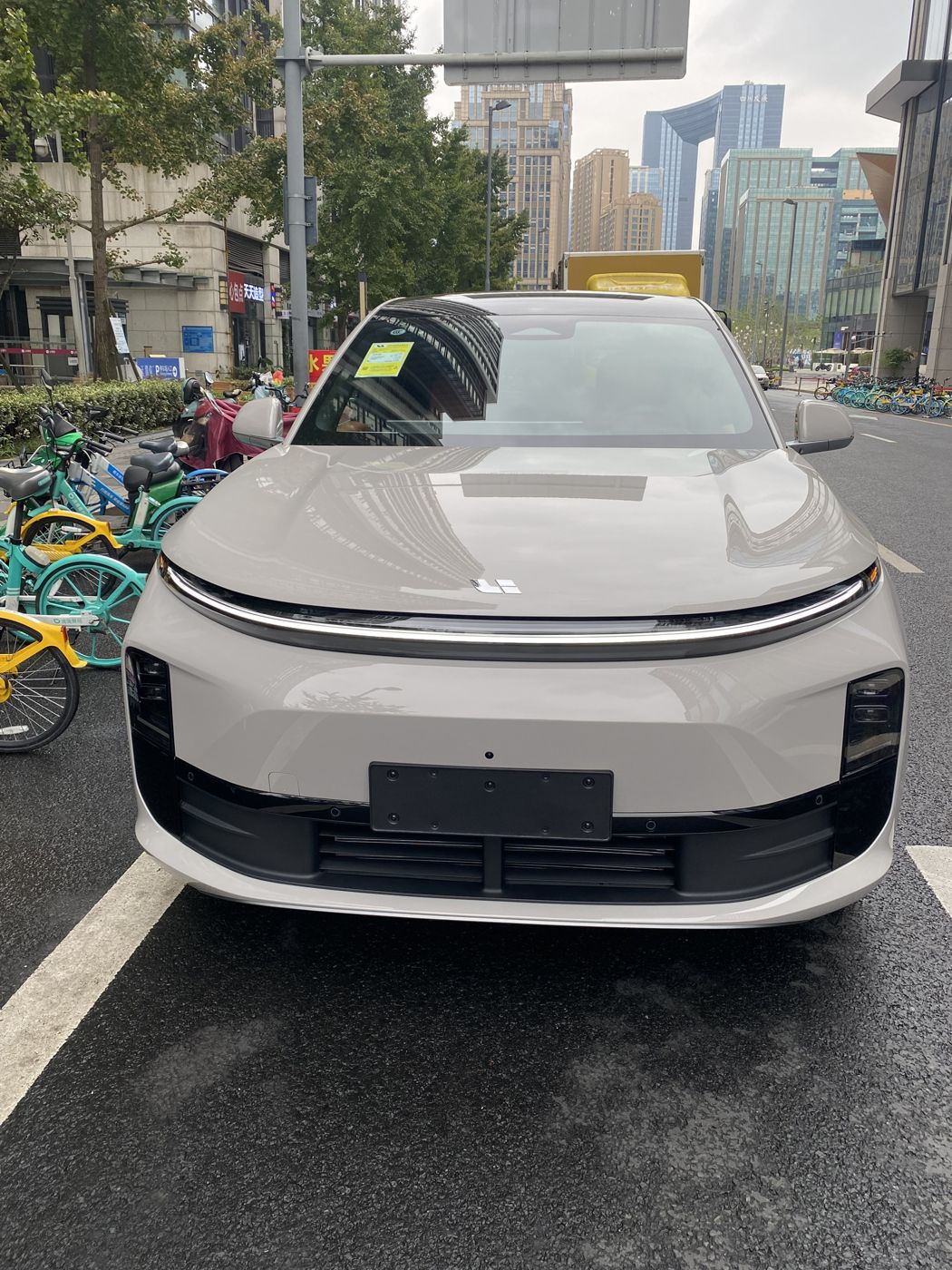 PA真人 MEGA 高压纯电 MPV